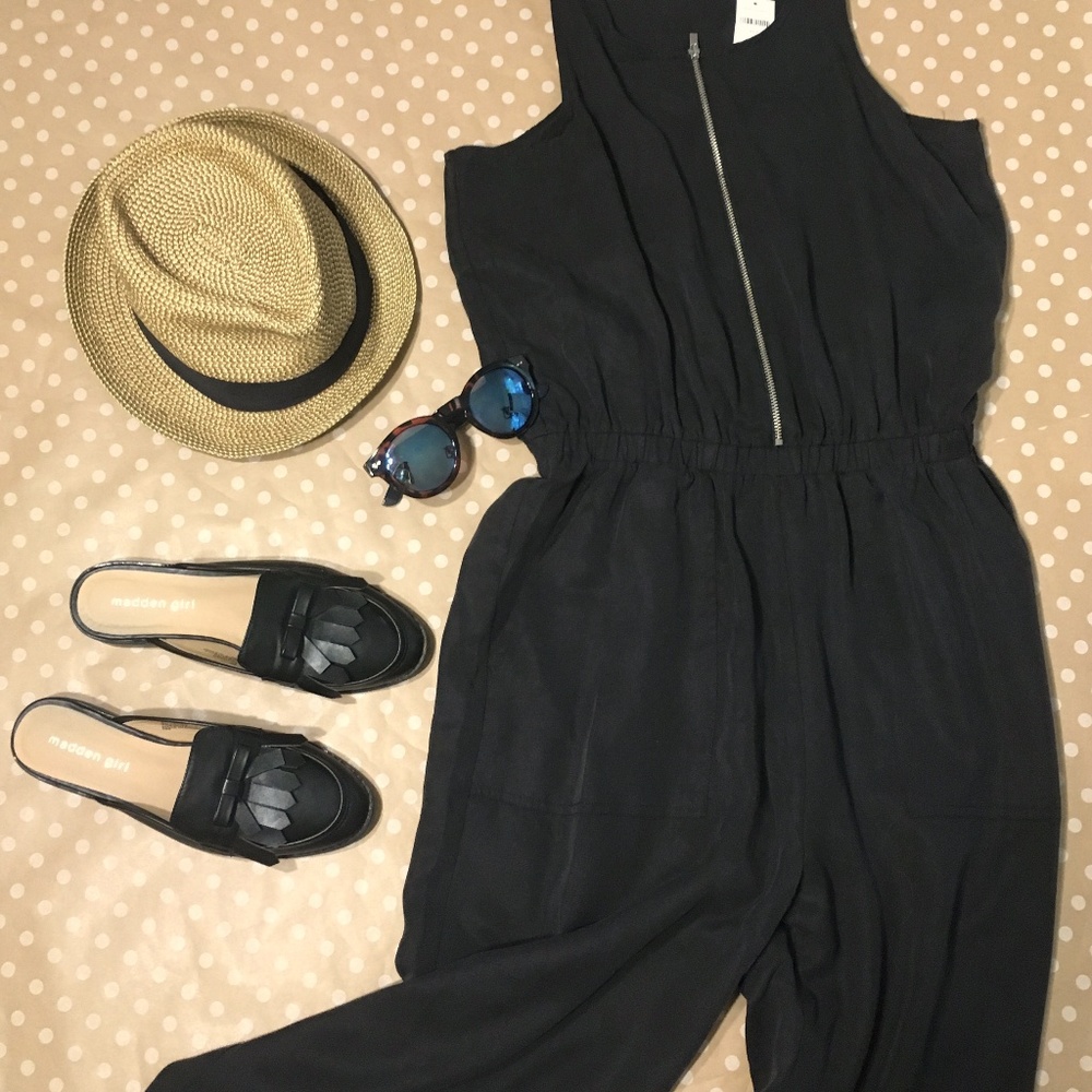 NWT GAP black cropped jumpsuit XS Petite